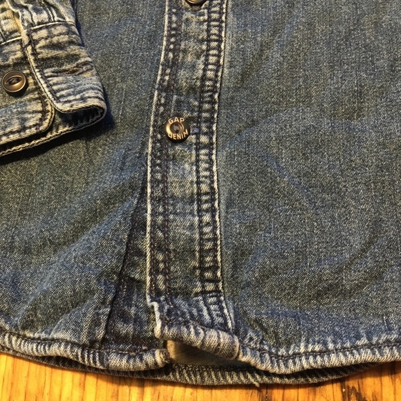 New GAP kids 6/7 lined lightweight denim shirt - Picture 5 of 8